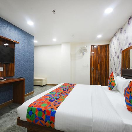 Fabhotel Mona Continental - Nr Laxmi Nagar It Hub New Delhi Exterior foto