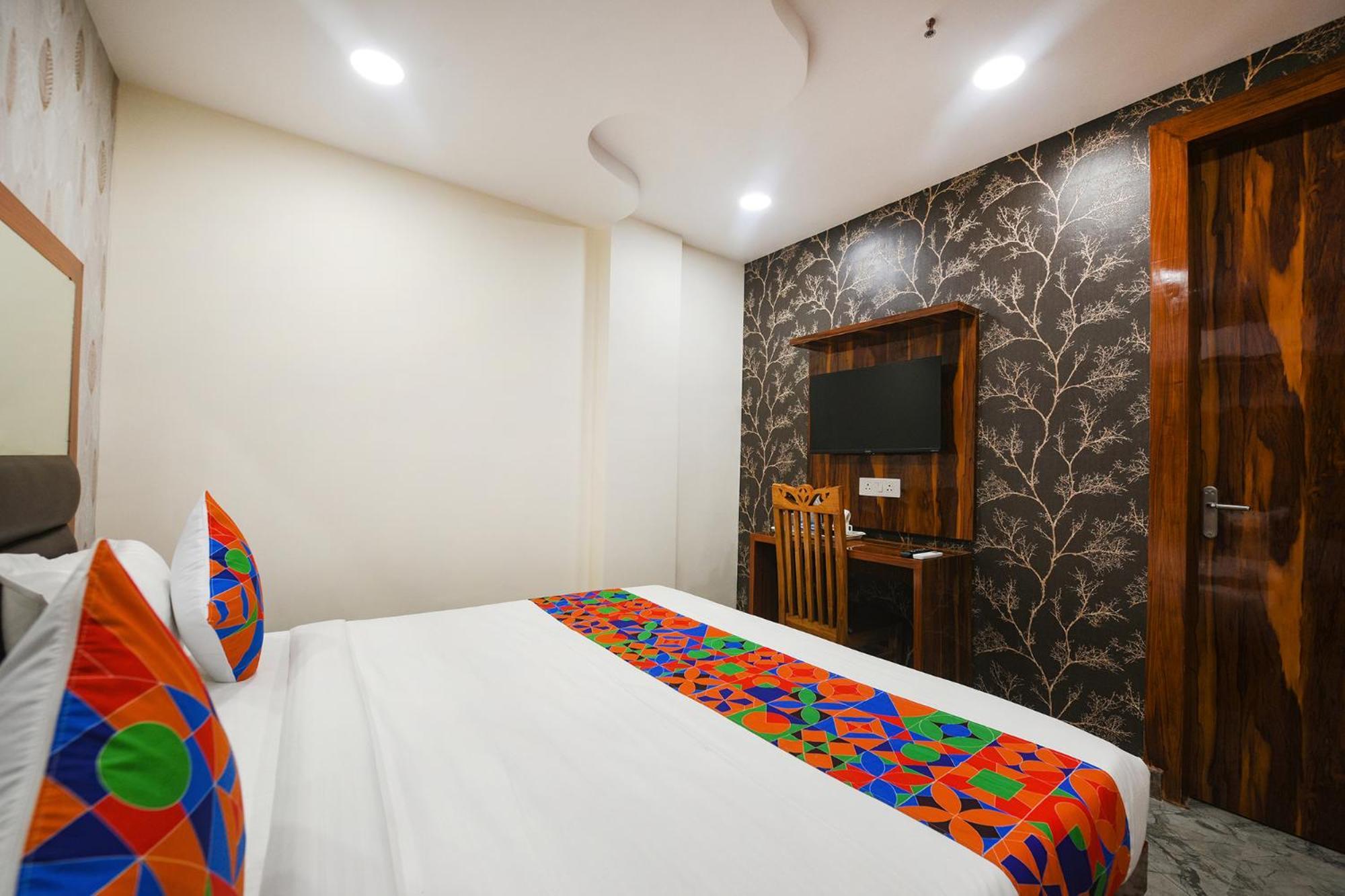 Fabhotel Mona Continental - Nr Laxmi Nagar It Hub New Delhi Exterior foto