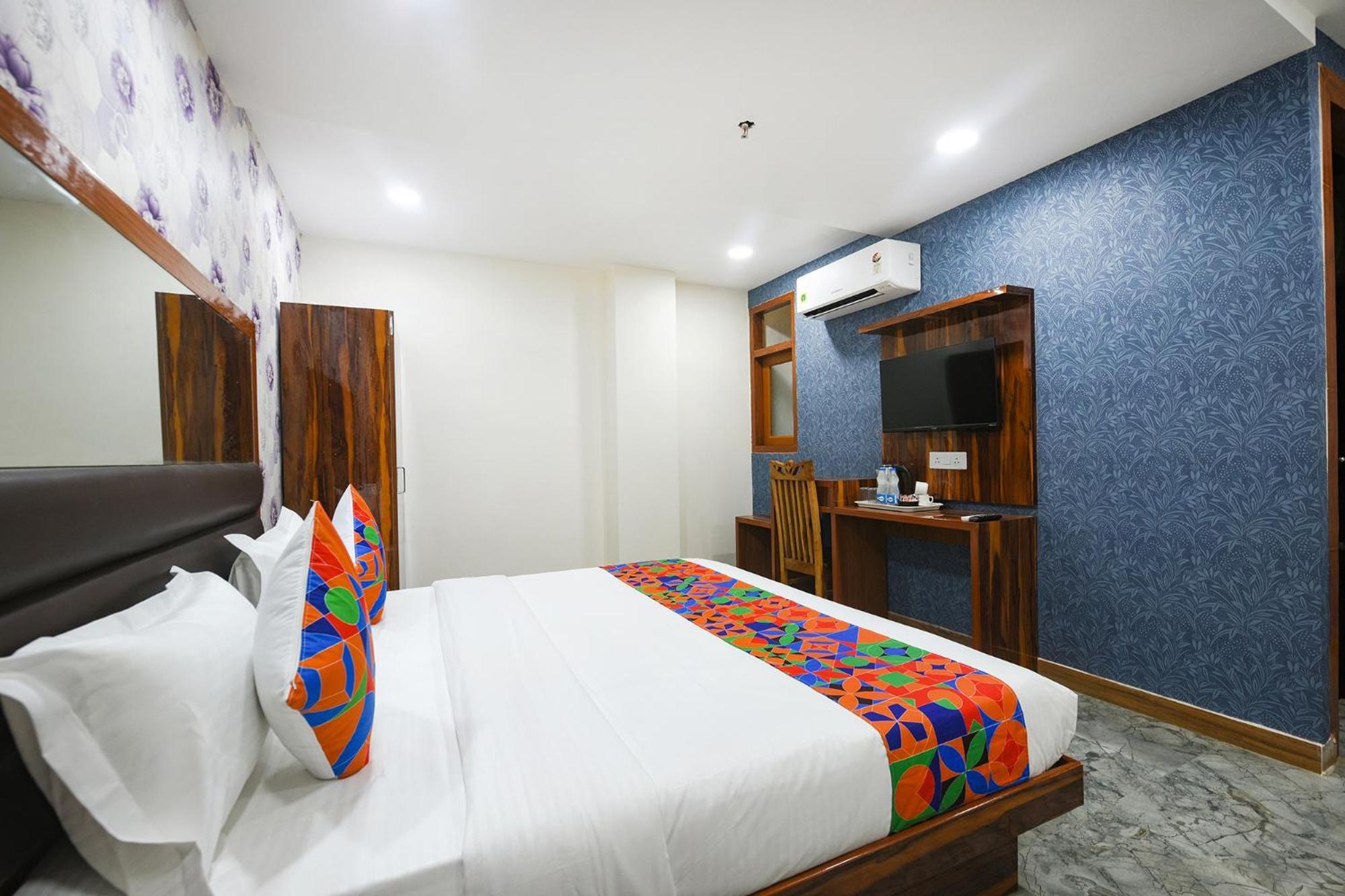 Fabhotel Mona Continental - Nr Laxmi Nagar It Hub New Delhi Exterior foto